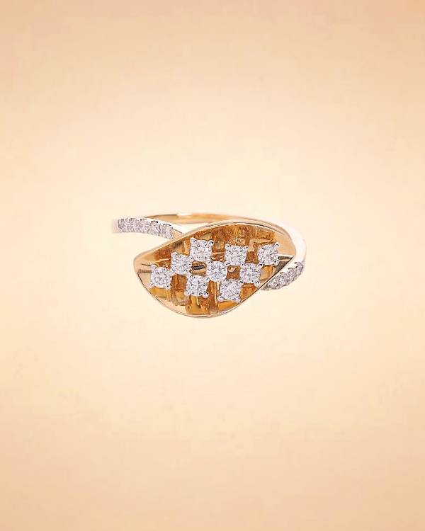 Golden Radiance Diamond Leaf Ring